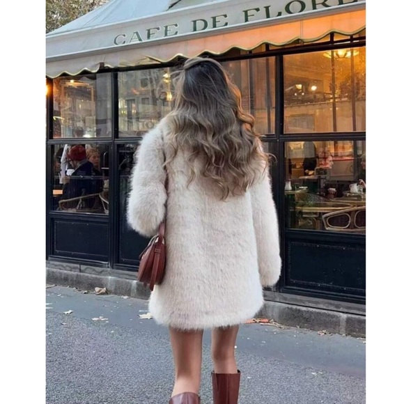 Fluffy Vegan Fur Oversized Winter Jacket - Picture 4 of 8